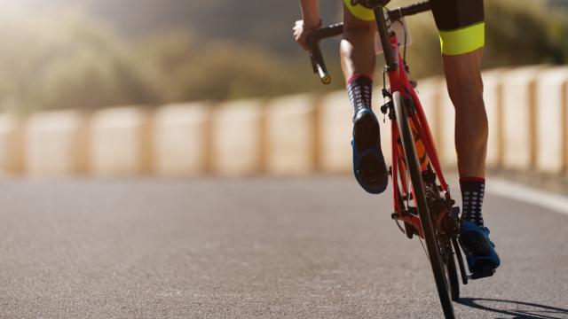 road-cyclist-in-waterloo-iowa