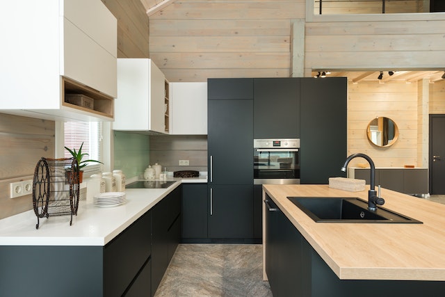 rental-property-modern-kitchen-with-black-and-wood-design